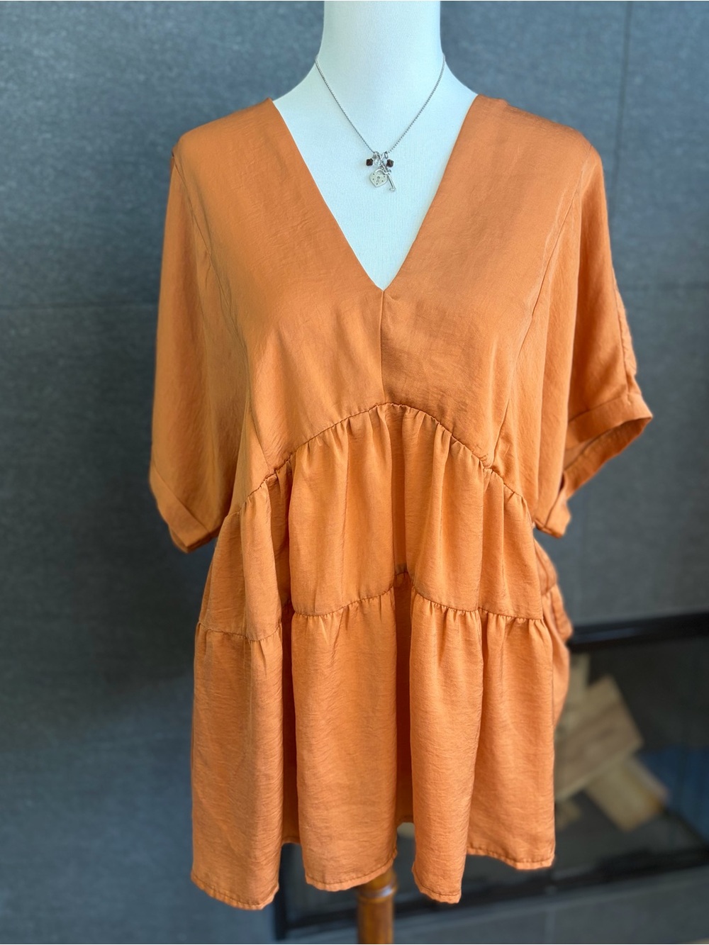 Entro V Neck Tiered Babydoll Tunic Size Large
